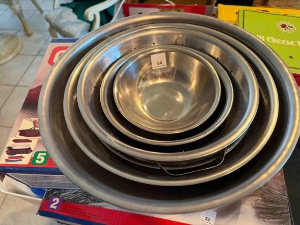 5-stainless mixing bowls and 1-strainer