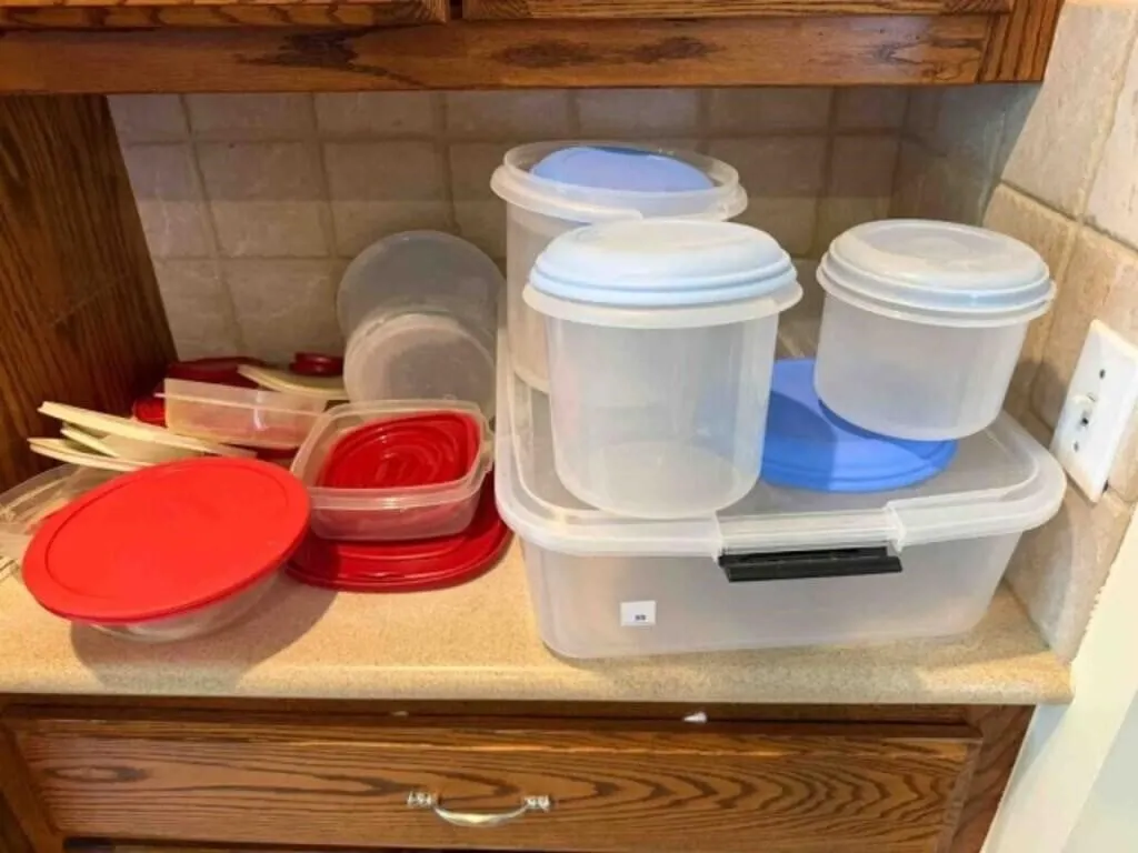 Misc. Rubbermaid containers