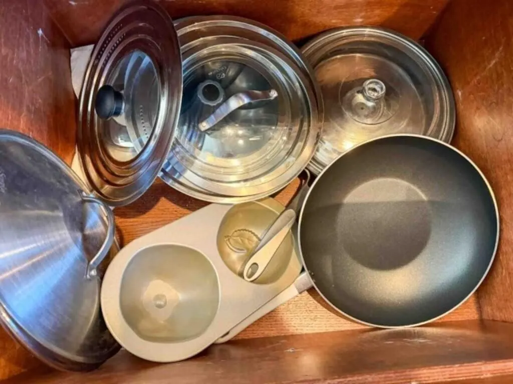 drawer of misc. fry pans, 1 cast iron, grease