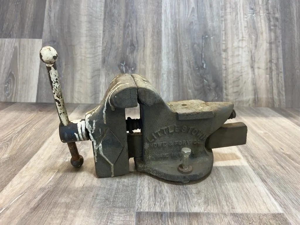 Littlestown No. 400 Swivel Bench Vise