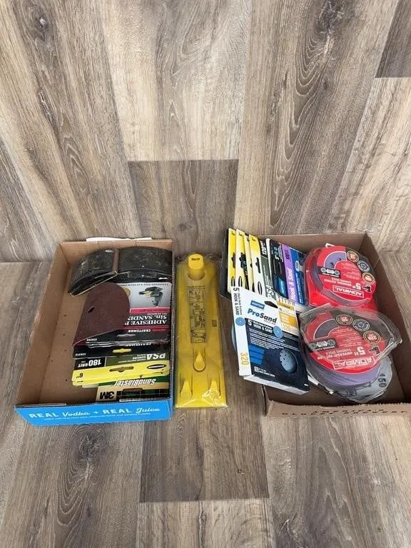 Sanding Discs & Picture Hanging Tool