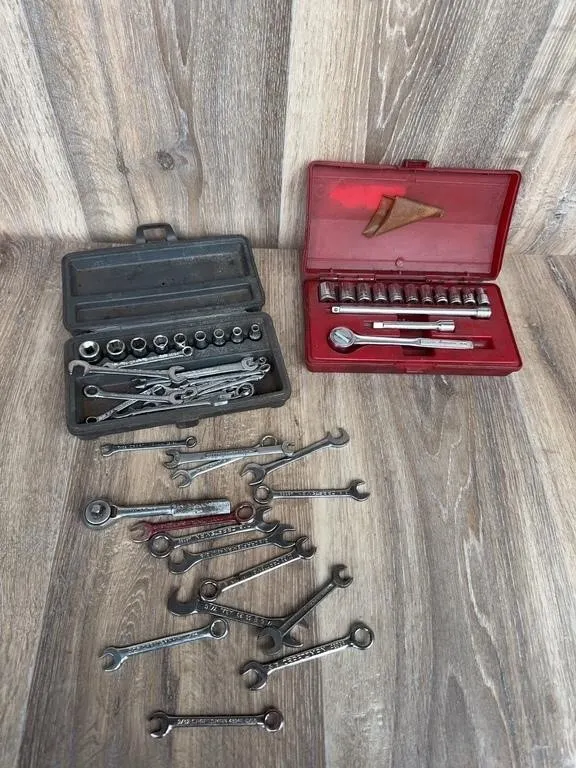 Craftsman & Chrome Vanadium Socket Wrench Set