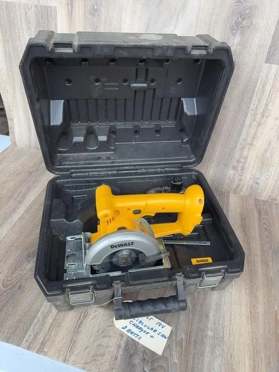DeWalt 18V Cordless 5.5" Circular Saw Kit