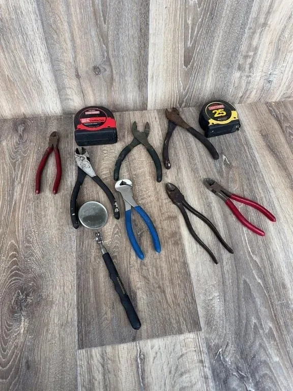 Craftsman Hand Tool Lot: Tape Measures & Pliers