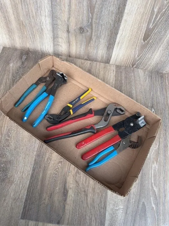 Assorted Hand Tools: Pliers Set