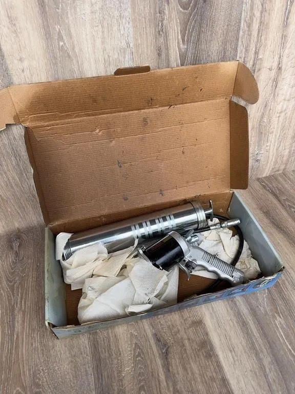Central Pneumatic Air Grease Gun 94322