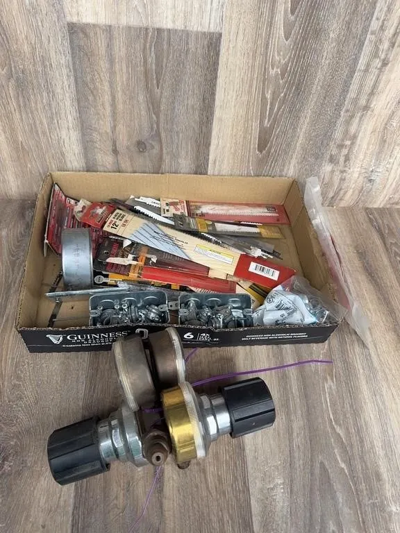Airco 6500 Gas Regulator & Saw Blades Lot