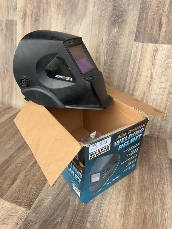 Chicago Electric Auto-Darkening Helmet 46092