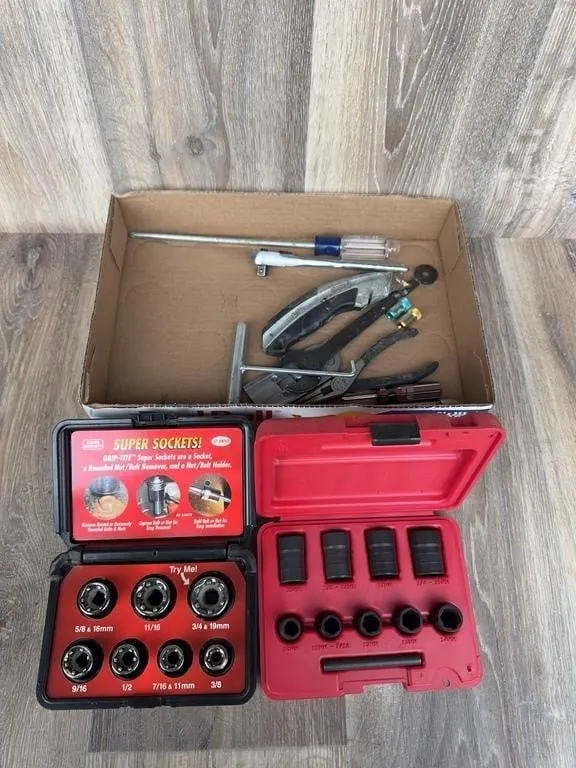 Hand Tool Lot: Grip-Tite Sockets & Craftsman Set