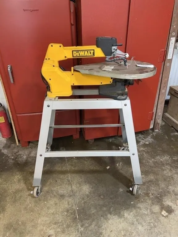 DEWALT 20" Variable Speed Scroll Saw & Stand