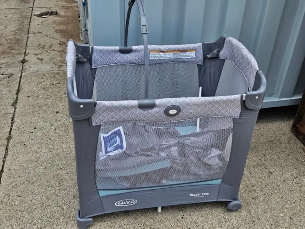 Graco Travel Lite Crib w/ Stages