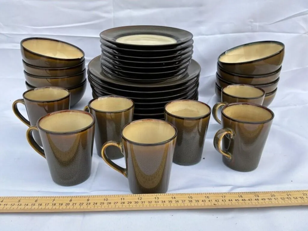 HomeTrends Rave Stripe Dinner Set (Lot of 24)