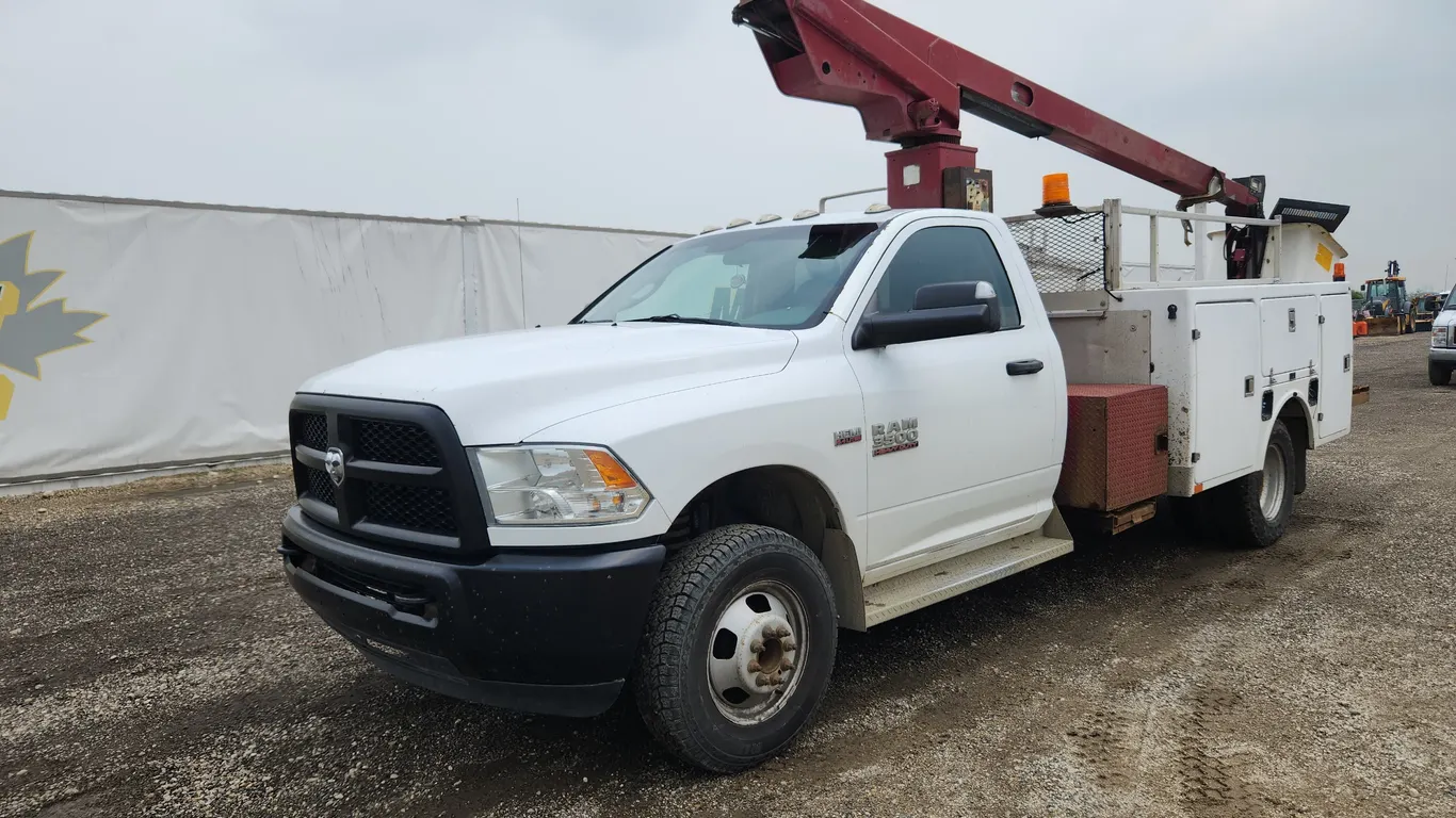 2016 Ram 3500 4x4 S/A Bucket Truck
