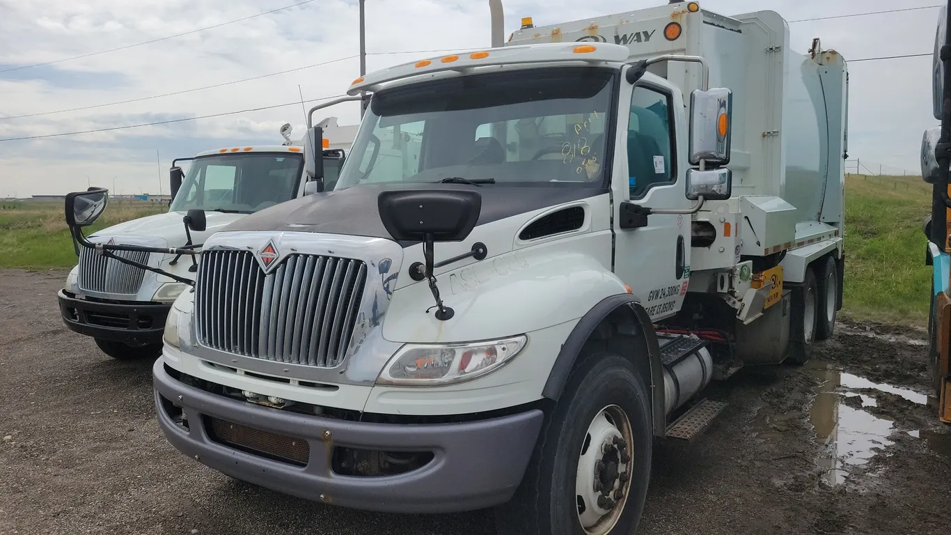 Non-Operable 2020 International HV607 T/A Refuse Truck