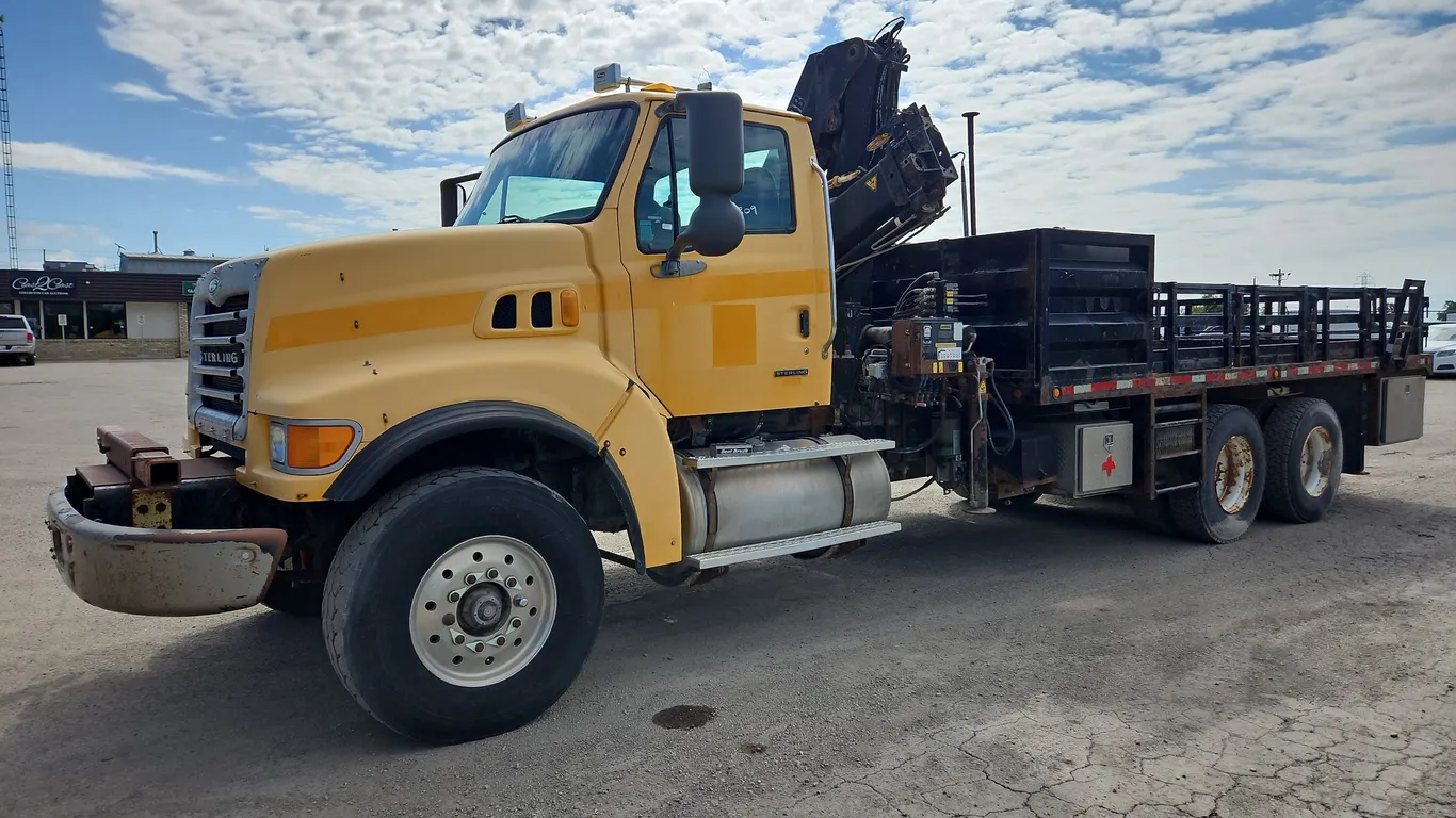 2004 Sterling LT9500 Series T/A Crane Truck