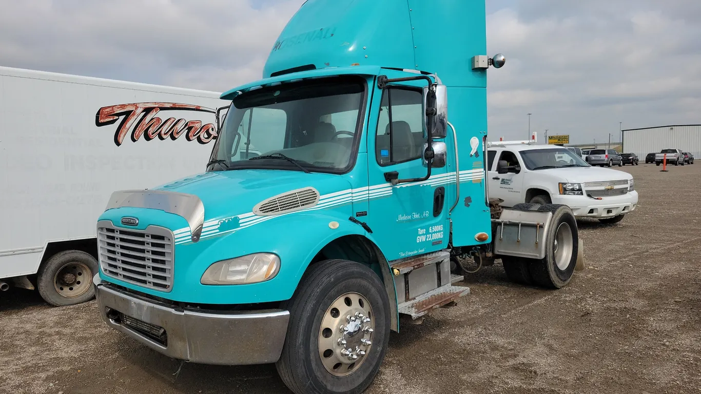 Non-Operable 2007 Freightliner M2 106 S/A Day Cab Tractor
