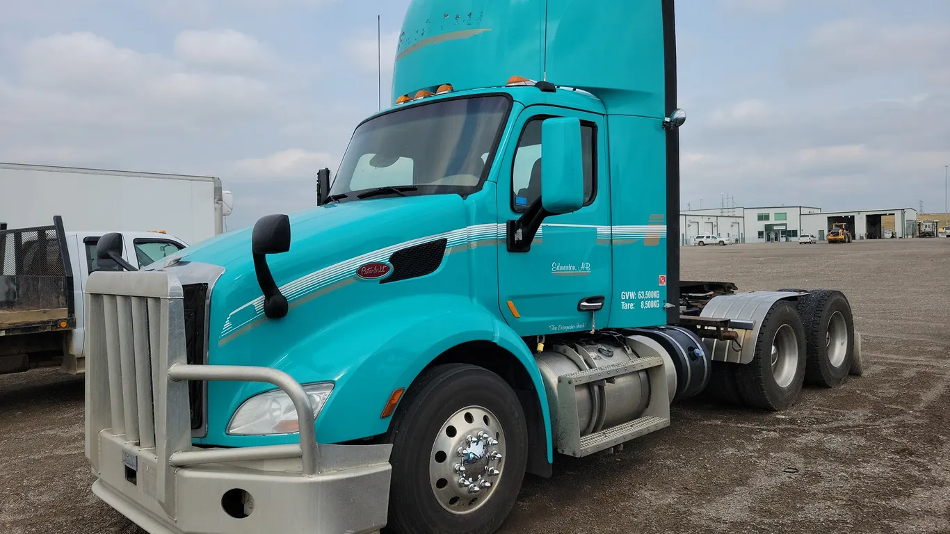Non-Operable 2018 Peterbilt 579 T/A Day Cab Tractor