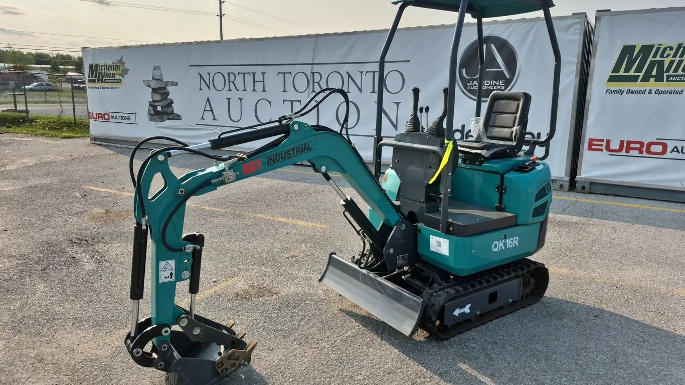 2024 AGT QK16R Mini Excavator