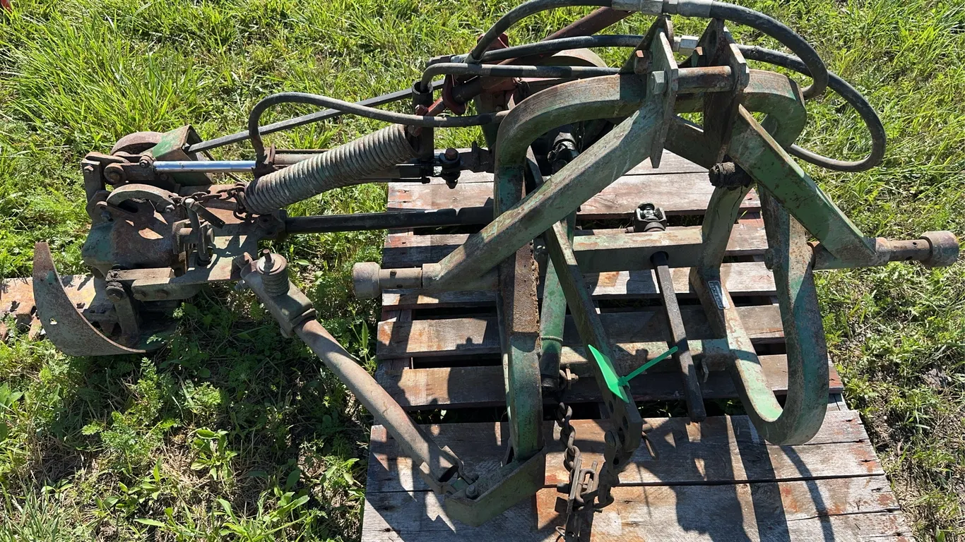John Deere 350 Sickle Bar Mower - 11’ Bar