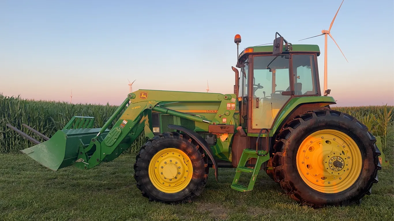 John Deere 7800 MFWD Tractor and H360 Loader w/ 5247Hrs