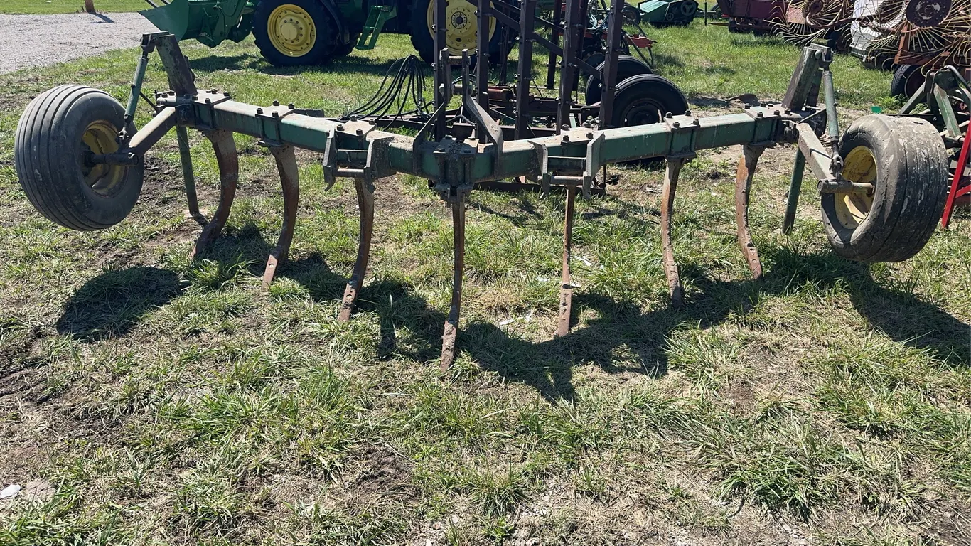 John Deere 7 Shank Ripper - 20” Spacing