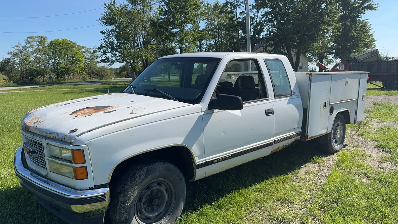 GMC 2500 Ext Cab w/ 8’ Utility Bed