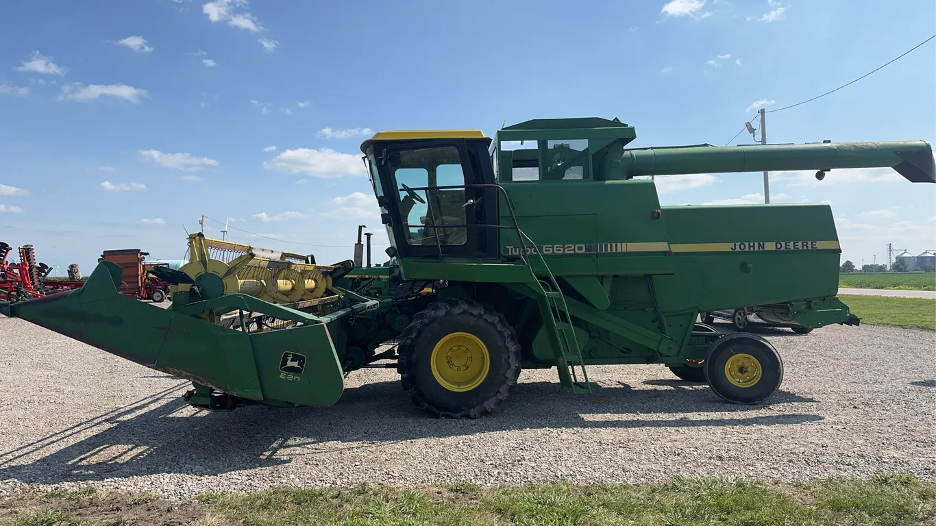 John Deere 6620 w/ 220 Header
