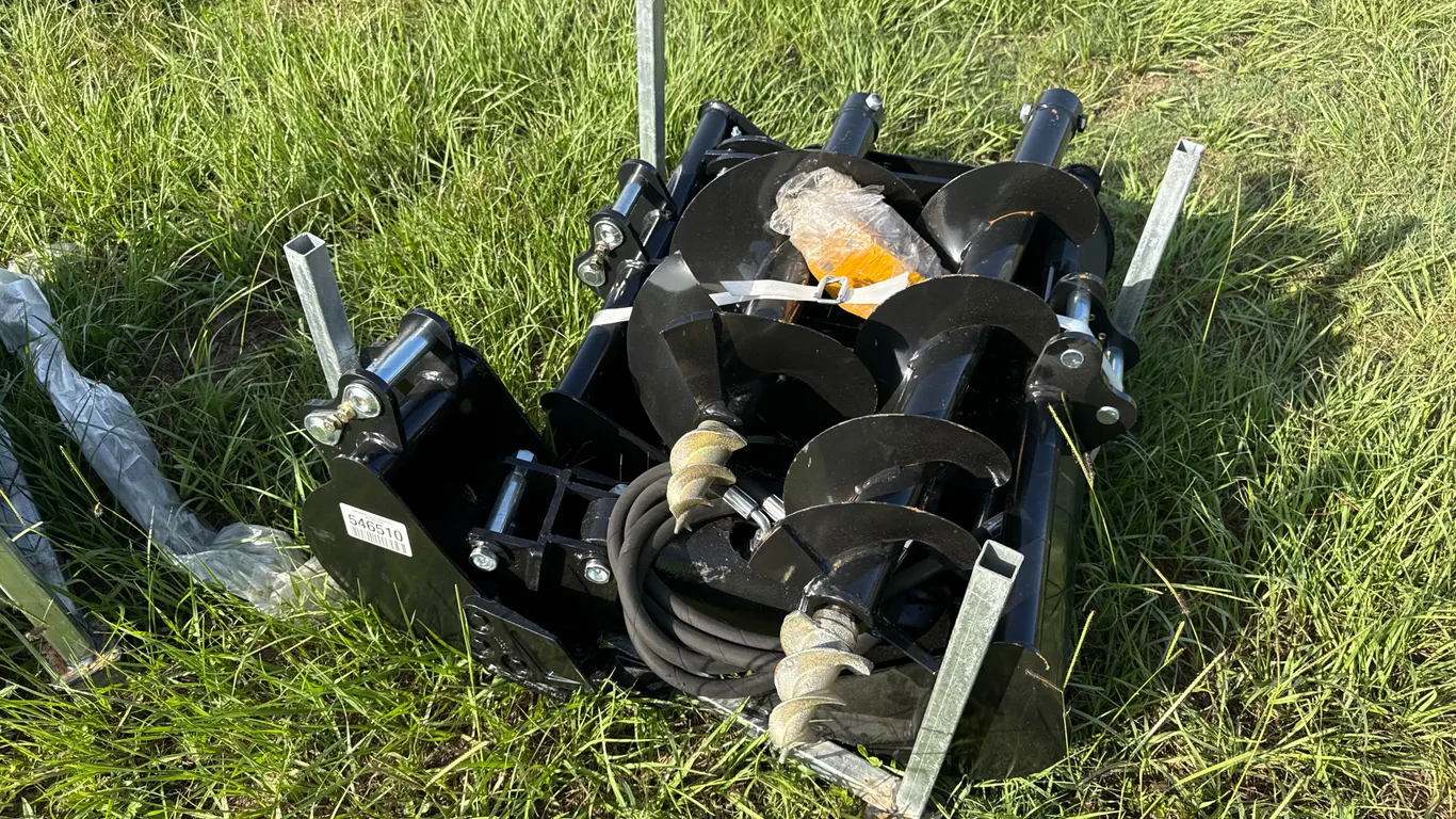 UNUSED MINI EXCAVATOR ATTACHMENT SET