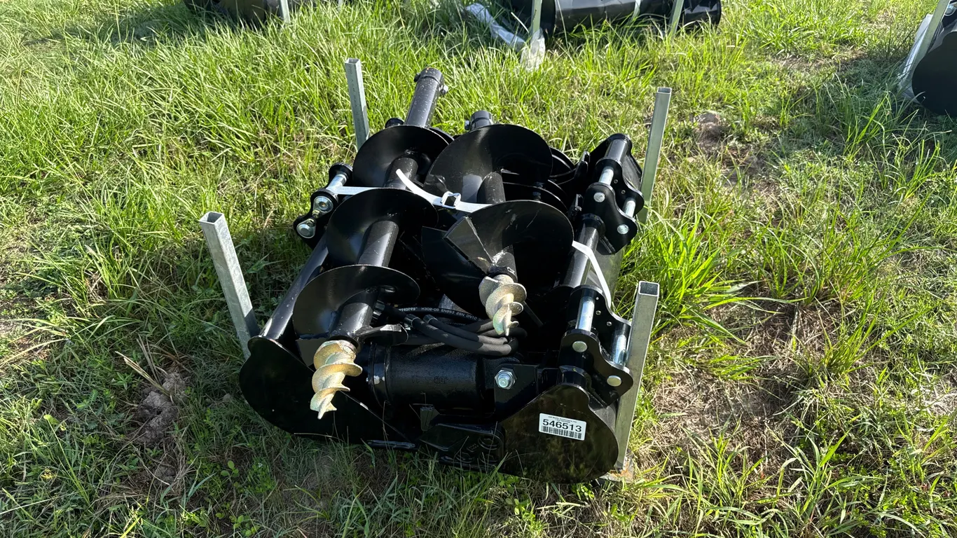 UNUSED MINI EXCAVATOR ATTACHMENT SET