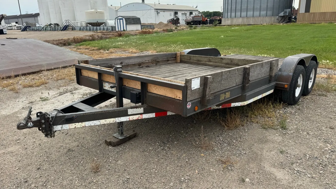 Load Trail 18' tandem axle flatbed