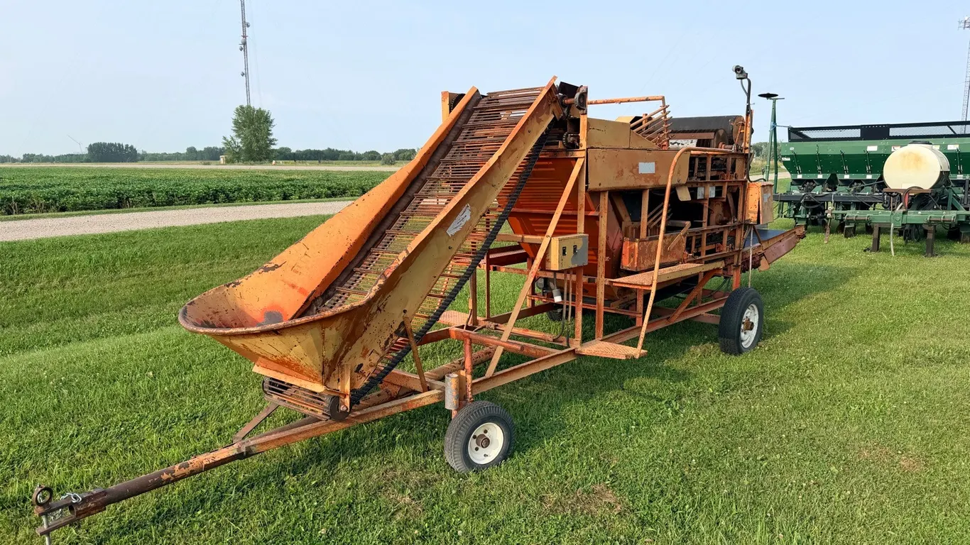 Milestone potato seed cutter