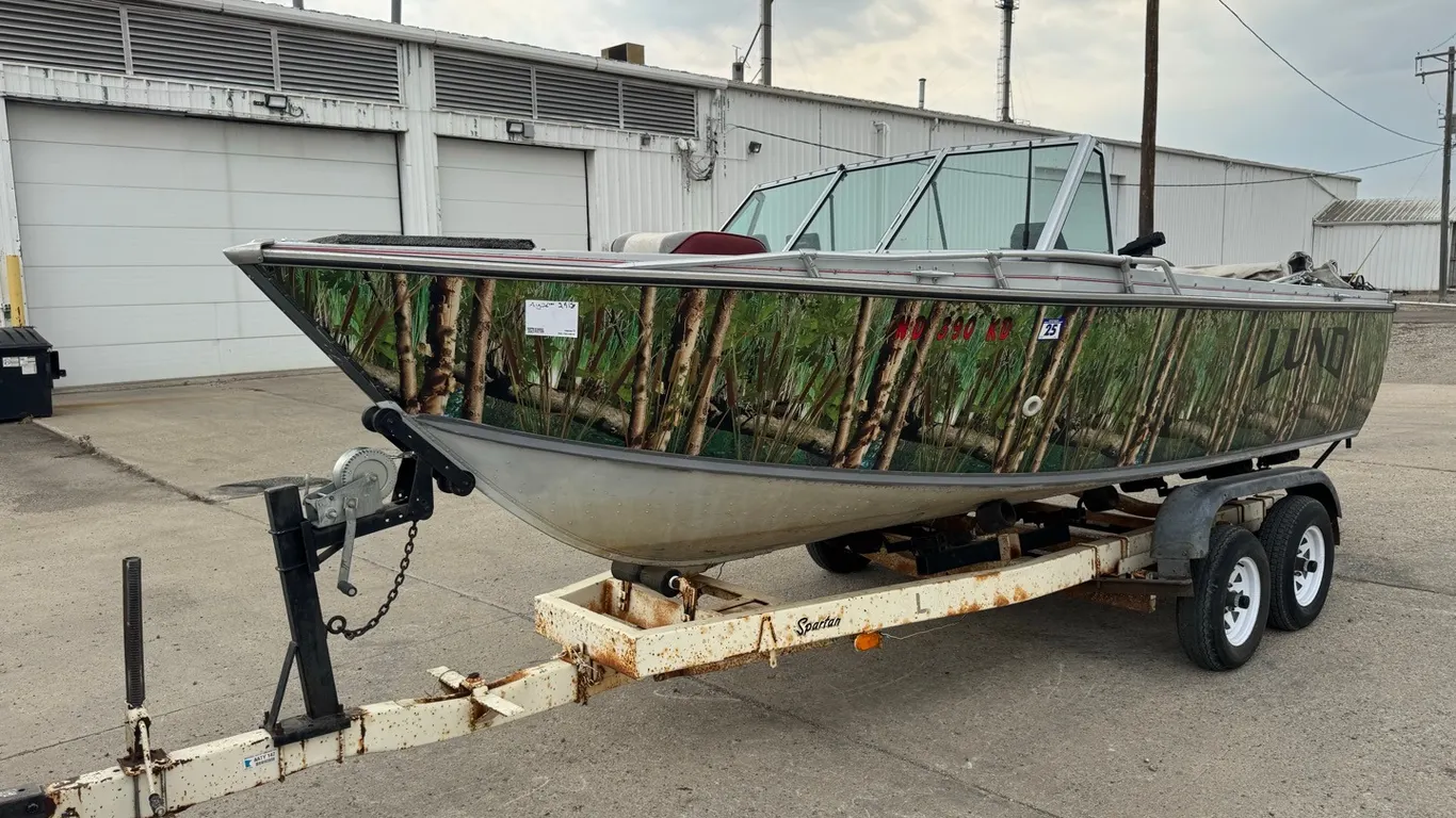 1988 Lund 18' fishing boat