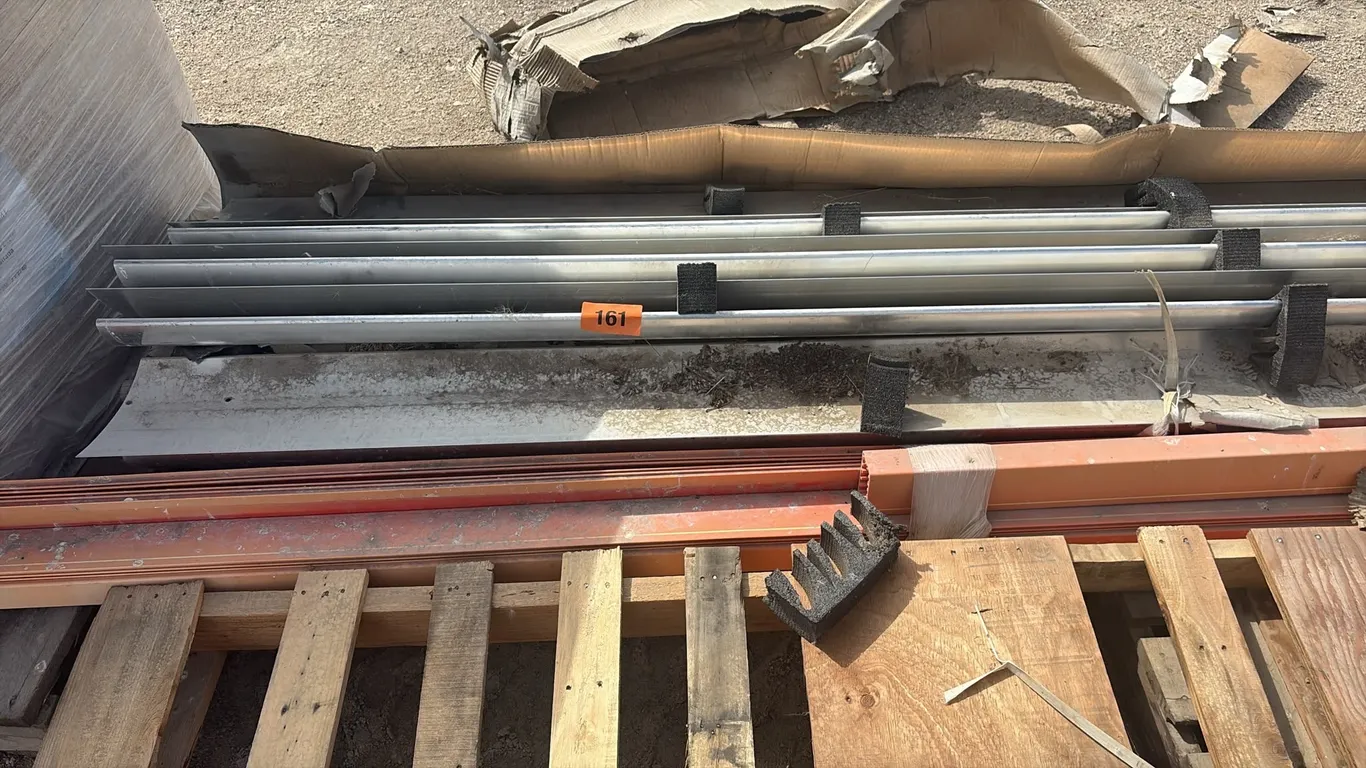 11 Louvres 136" x 8"