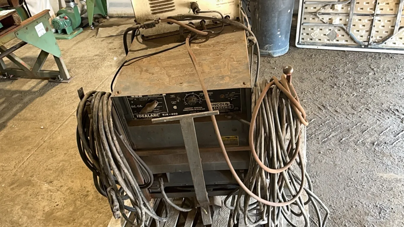 LINCOLN ELECTRIC R3R-400 230/460V STICK & TIG WELDER - s/n 193195