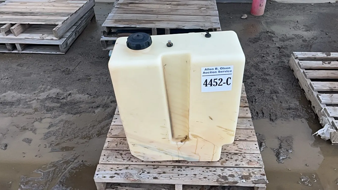 "L" SHAPED PLASTIC FUEL TANK