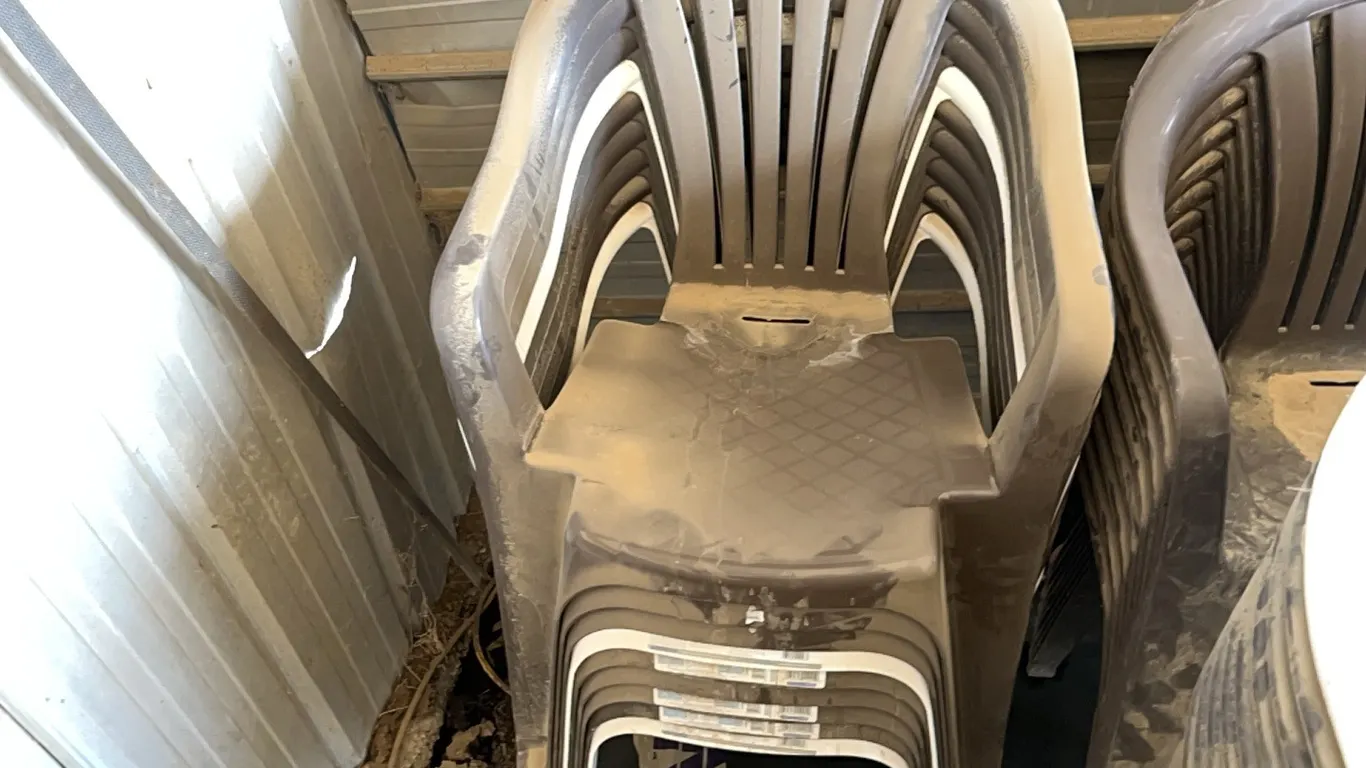 9 - PLASTIC OUTOOR CHAIRS