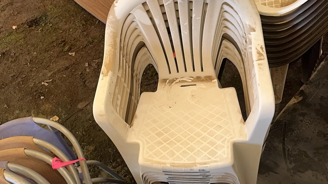 9 - PLASTIC OUTOOR CHAIRS