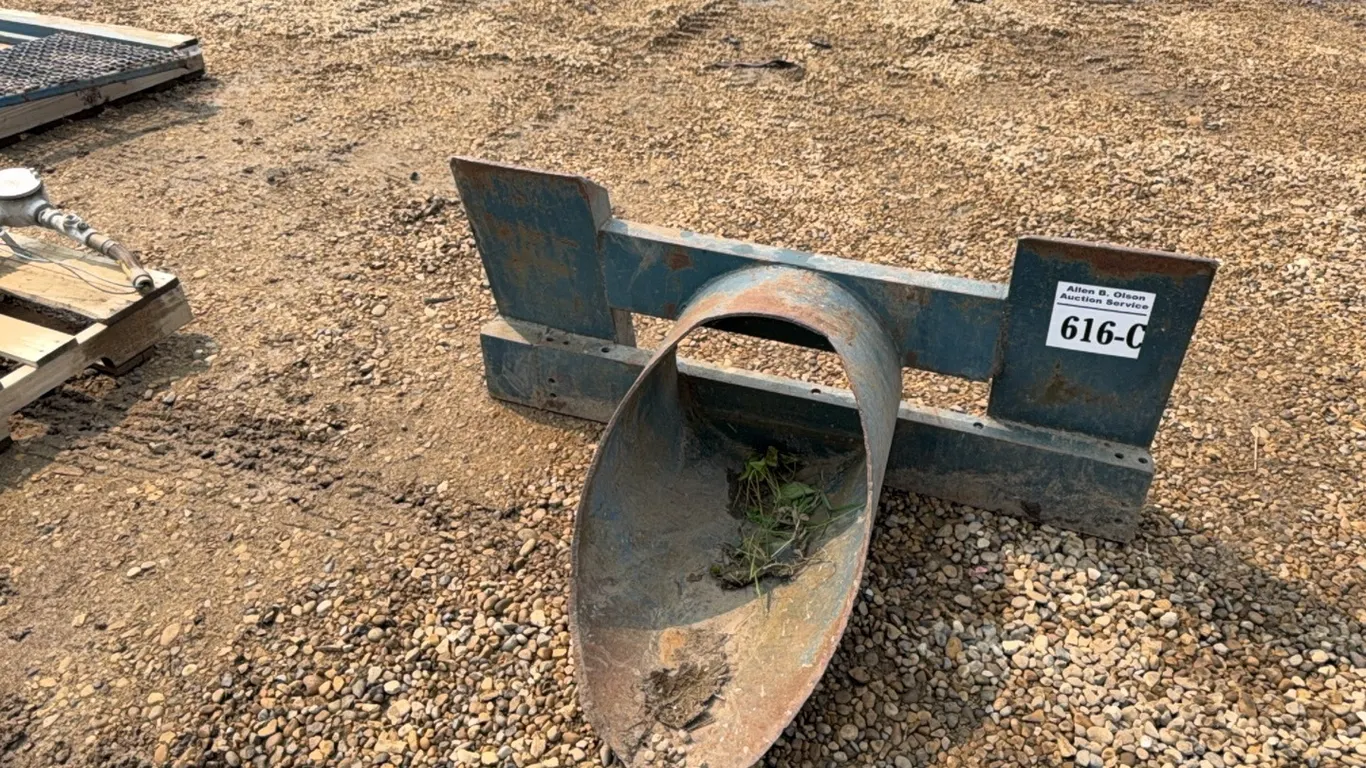 SKID STEER SPADE BUCKET