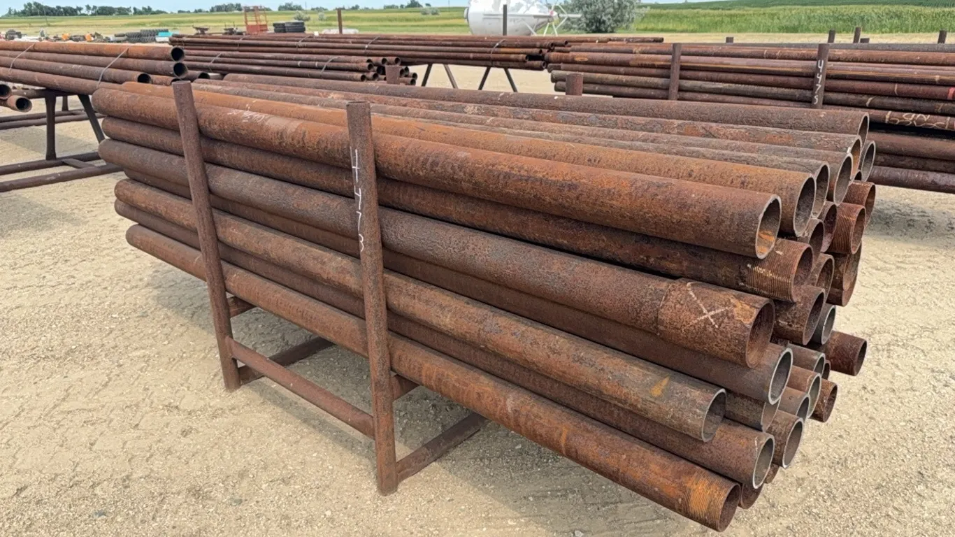 ID 4473 (50) 4 1/2 x 10' Pipe Posts + Rack