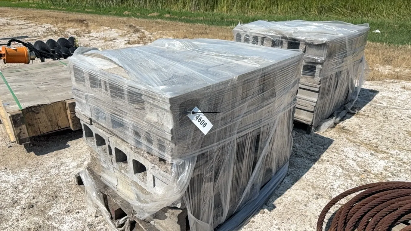ID 4606 120 Cinder Blocks