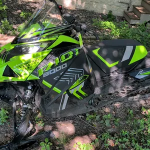 2024 Arctic Cat RIOT 8000 ES QS3 snowmobile. Features a 146" track, electric start, Fox QS3 shocks, and a green and black color scheme. Includes a sto