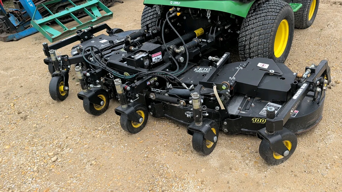 Lastec Articulator 100EFD1580-US batwing articulating turf mower deck. Features five articulating decks with individual gauge wheels. Front-mount PTO