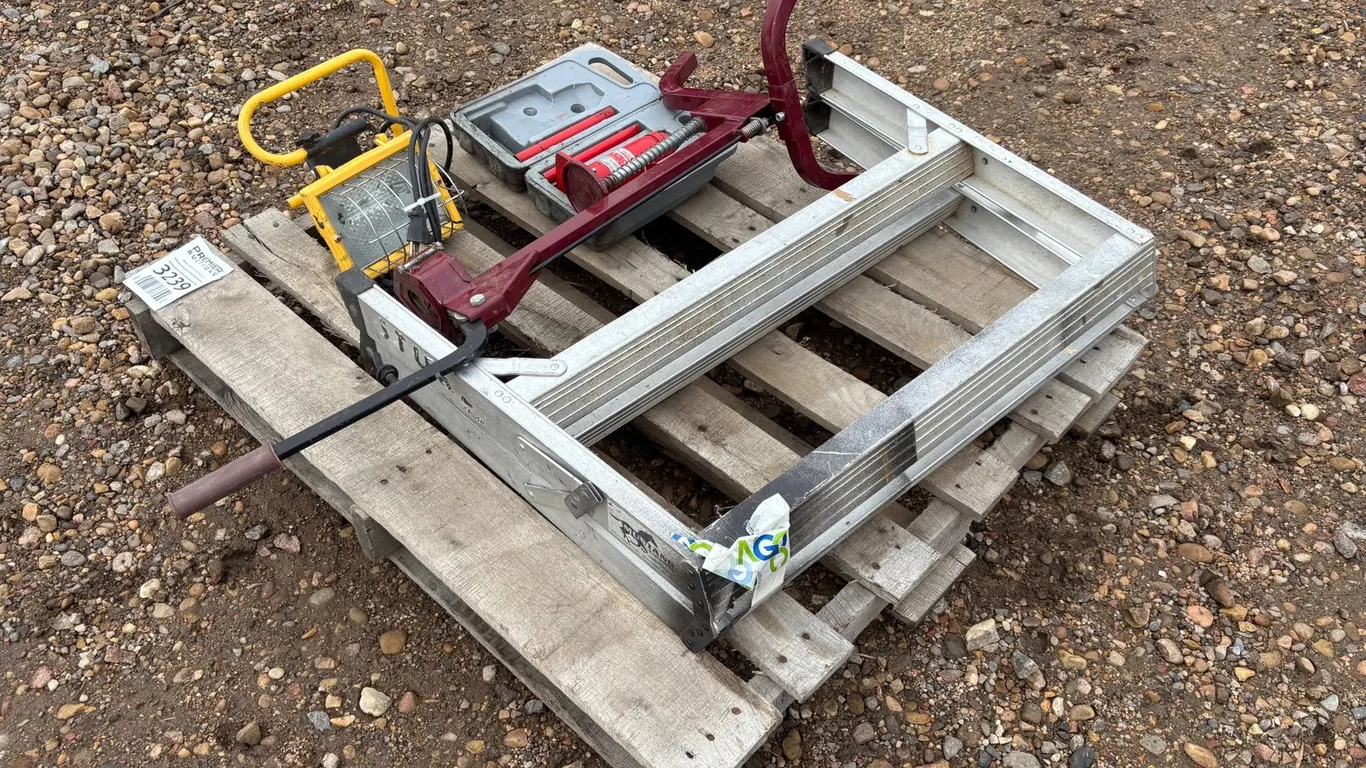 2-Tier Step Ladder