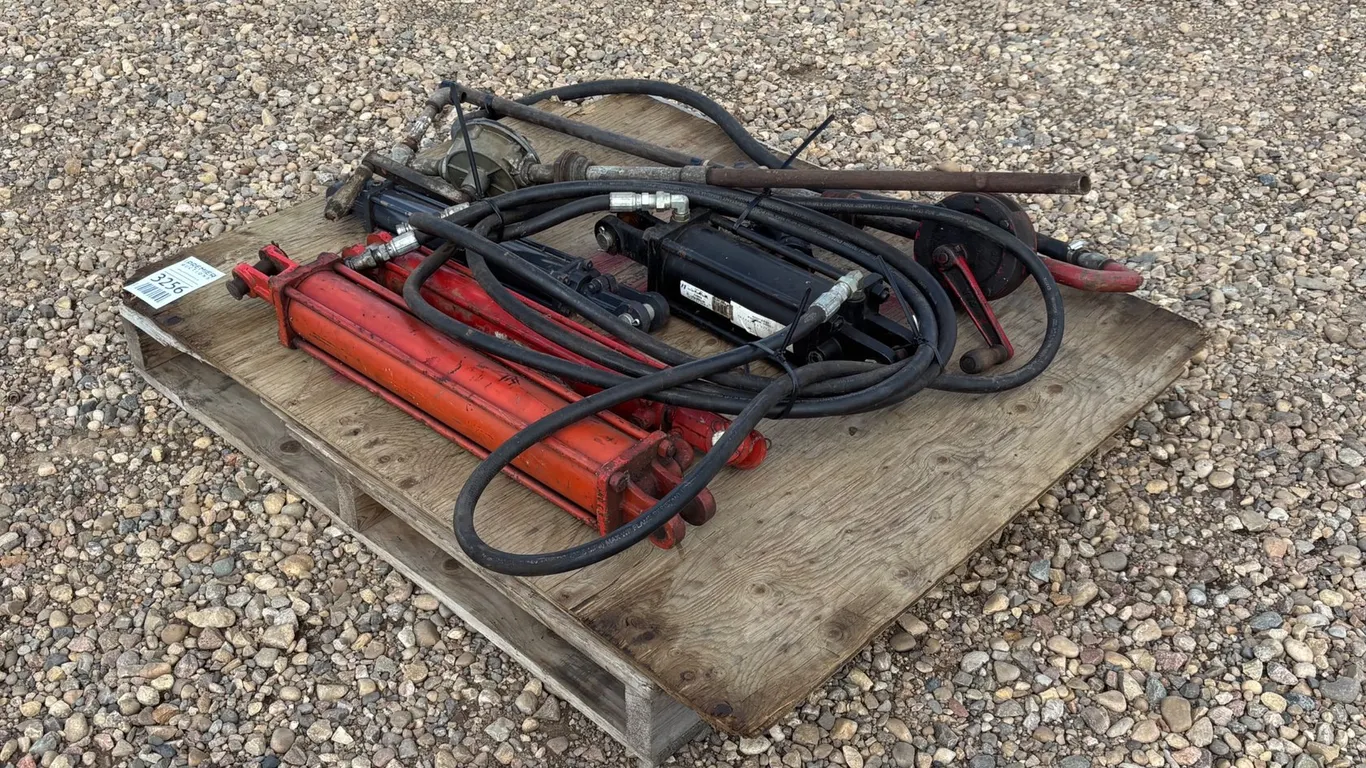 (4) Hydraulic Cylinders