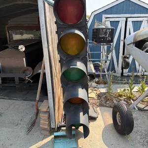TRAFFIC CONTROL LIGHTS