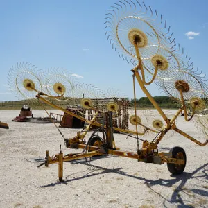 Vermeer WR24 12 Wheel Pull Type Hay Rake