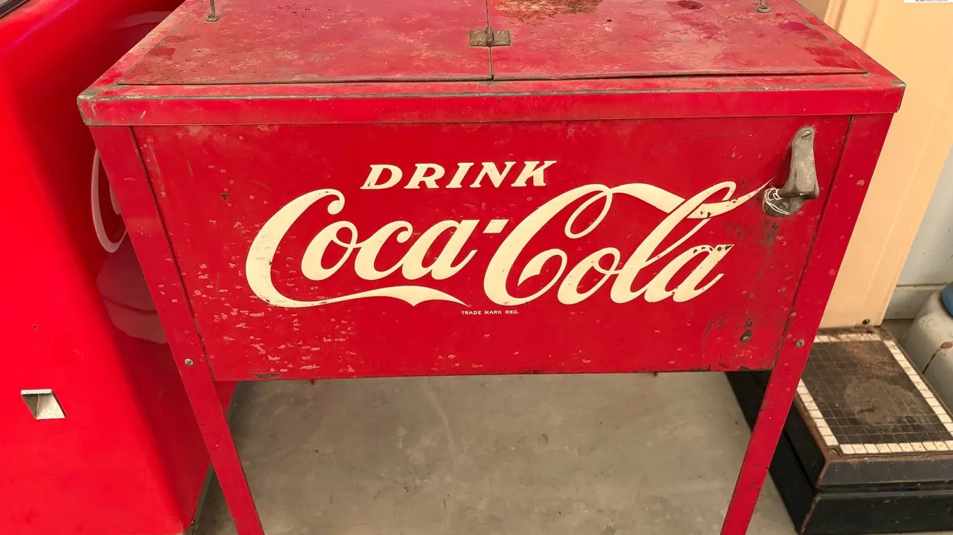 VINTAGE COCA-COLA METAL ICE CHEST COOLER