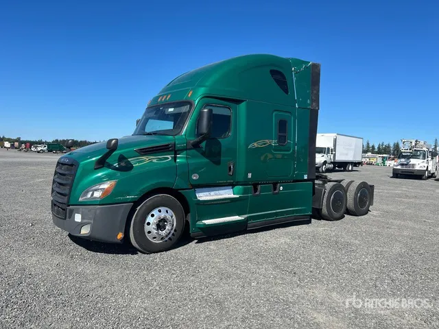 2020 Freightliner Cascadia 126 6x4 T/A Sleeper Truck Tractor