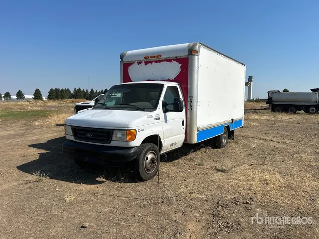 2003 Ford E-350 4x2 Van Truck (Inoperable)