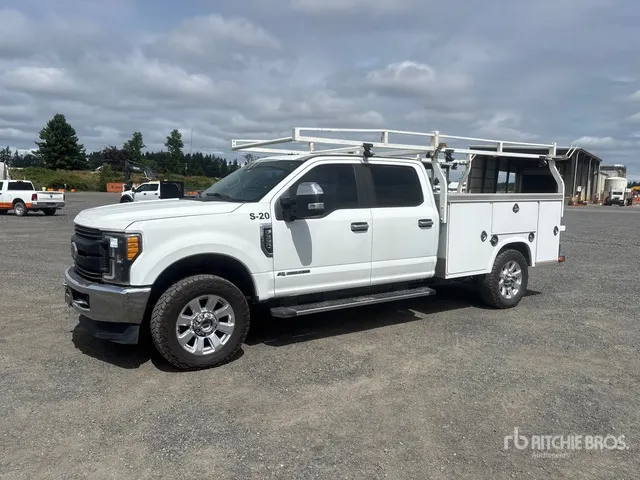 2019 Ford F-350 Lariat 4x4 Utility Truck